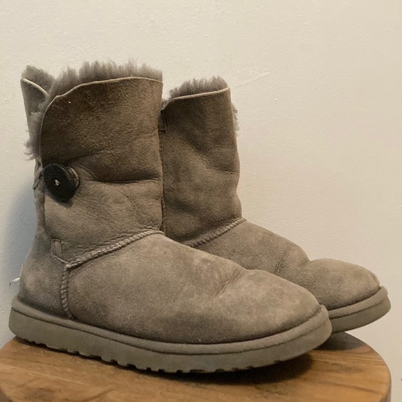 Ugg Bailey Button Gray Size 7 - Picture 1 of 16